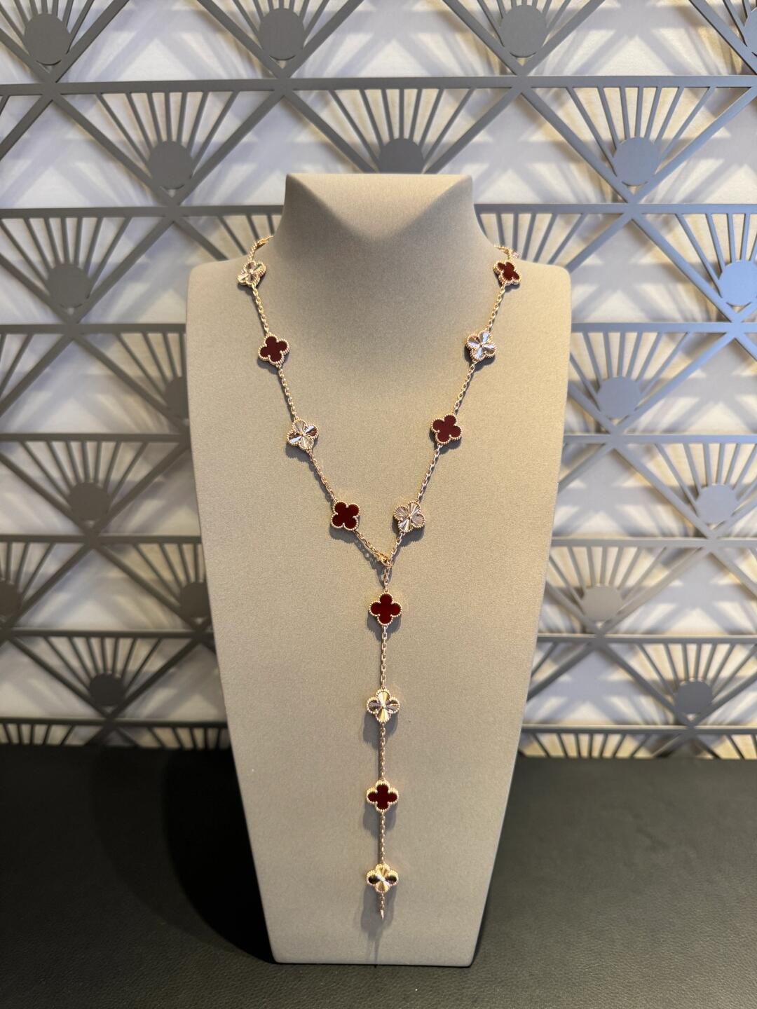[sparkle Jewelry ]CLOVER 20 MOTIFS LASER CARNELIAN NECKLACE