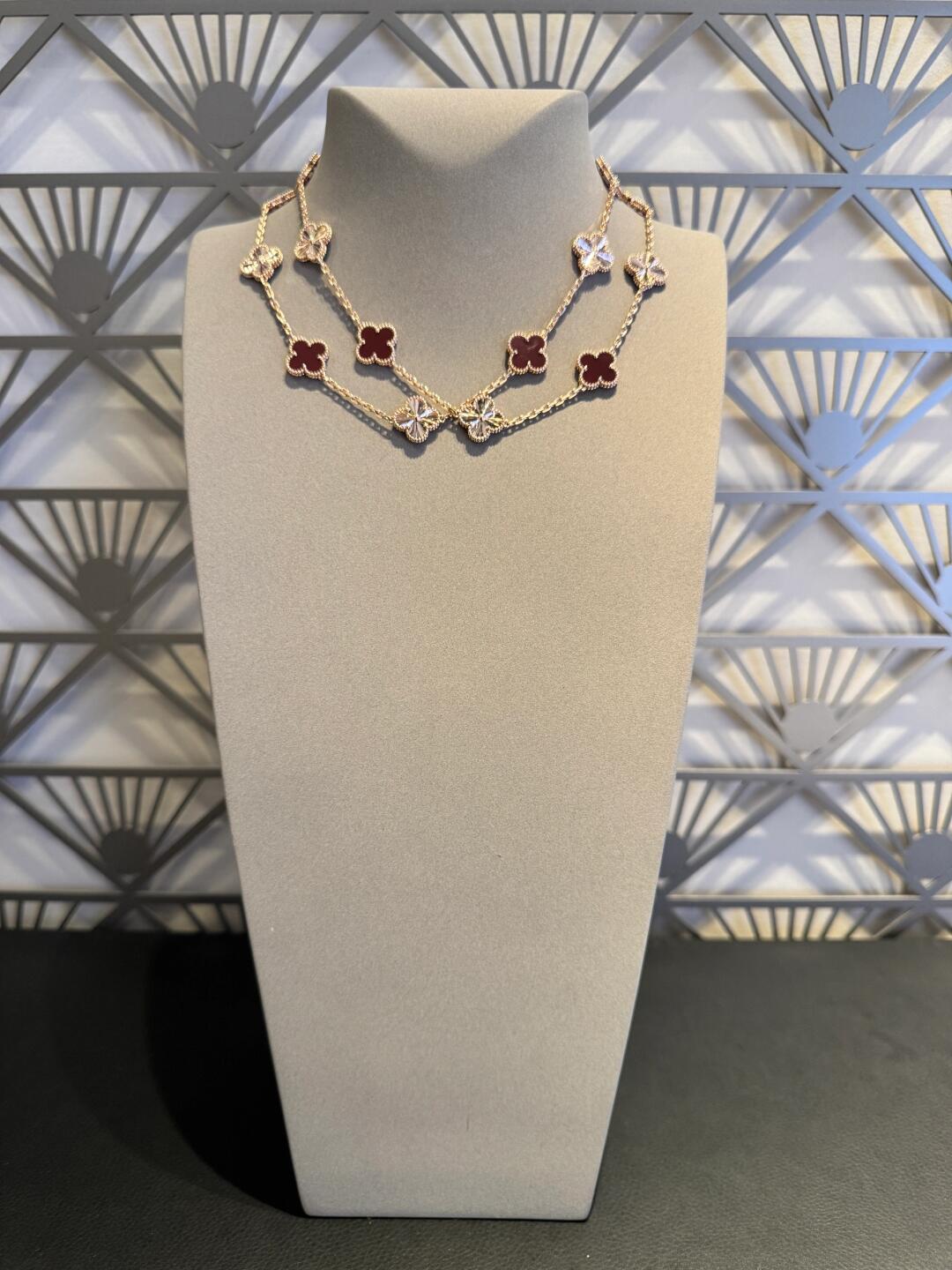 [sparkle Jewelry ]CLOVER 20 MOTIFS LASER CARNELIAN NECKLACE