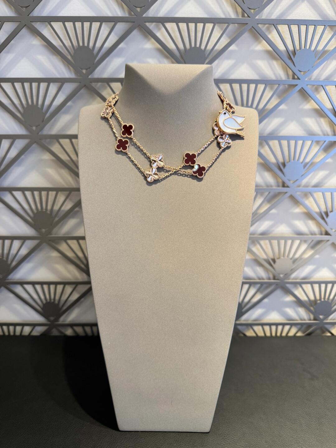 [sparkle Jewelry ]CLOVER 20 MOTIFS LASER CARNELIAN NECKLACE
