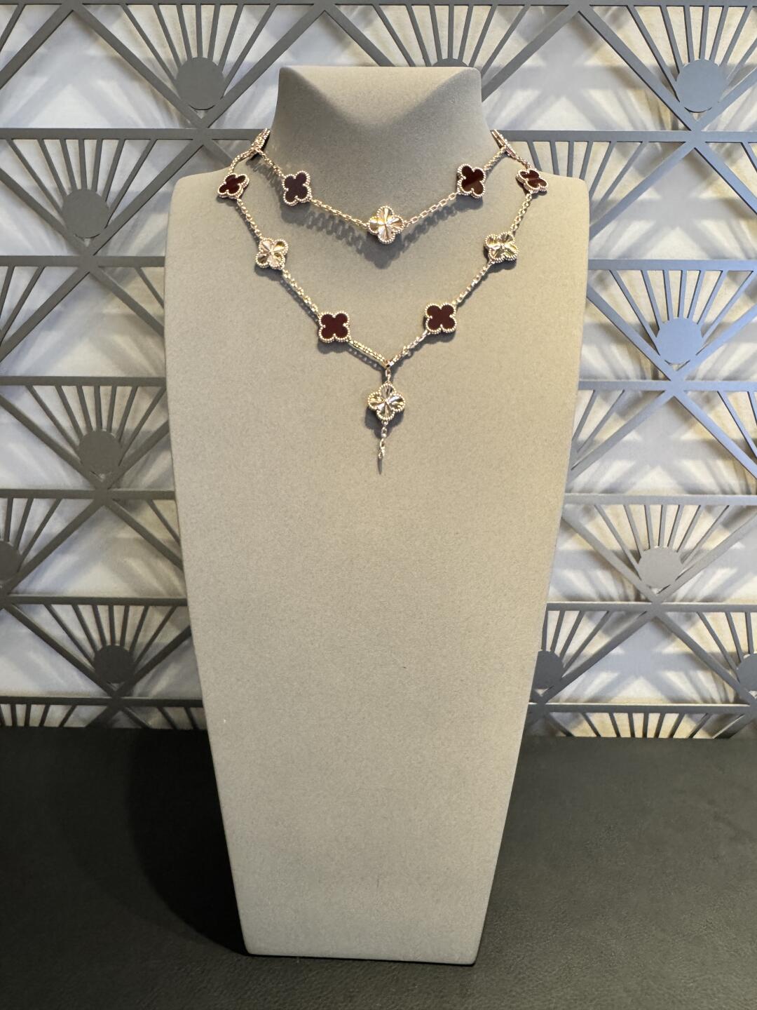 [sparkle Jewelry ]CLOVER 20 MOTIFS LASER CARNELIAN NECKLACE