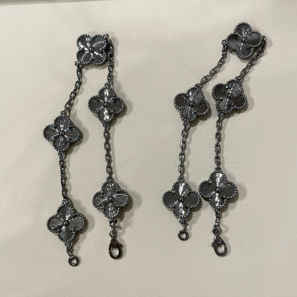 [sparkle Jewelry ]CLOVER 5 MOTIF BLACK BRACELET