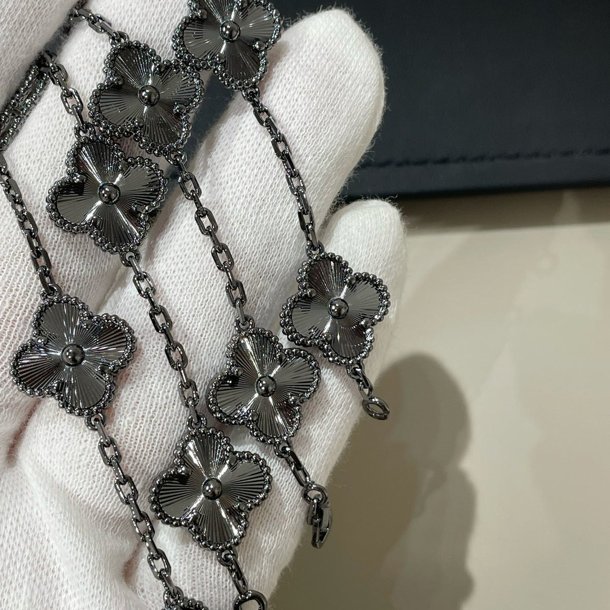 [sparkle Jewelry ]CLOVER 5 MOTIF BLACK BRACELET