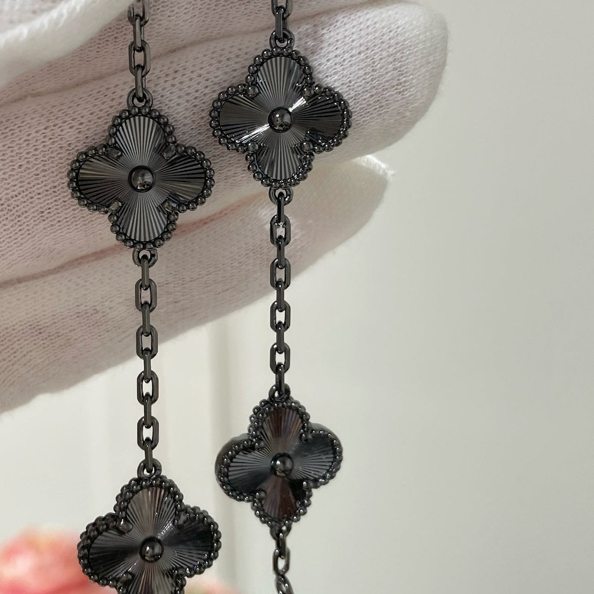 [sparkle Jewelry ]CLOVER 5 MOTIF BLACK BRACELET