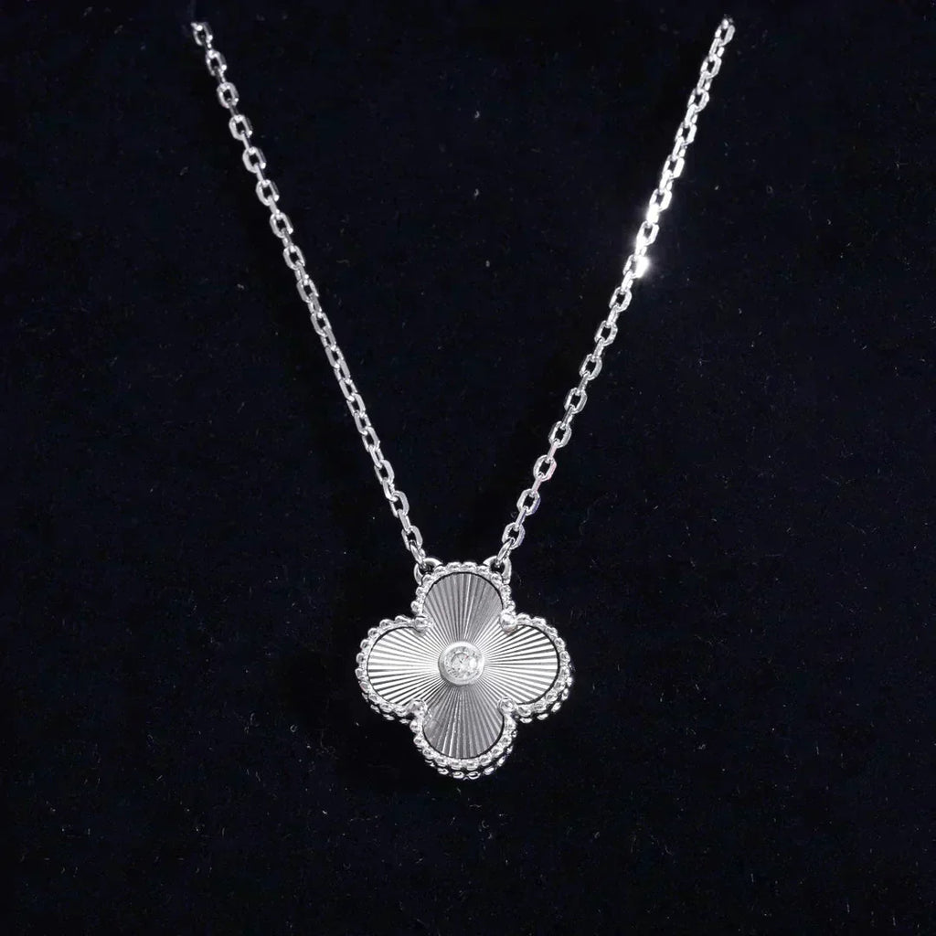 [sparkle Jewelry ]CLOVER  15MM DIAMOND LASER NECKLACE SILVER