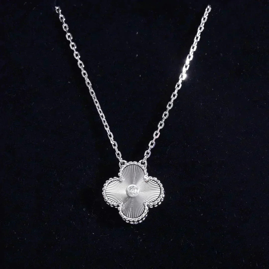 [sparkle Jewelry ]CLOVER  15MM DIAMOND LASER NECKLACE SILVER