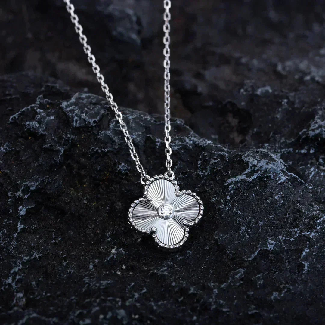 [sparkle Jewelry ]CLOVER  15MM DIAMOND LASER NECKLACE SILVER