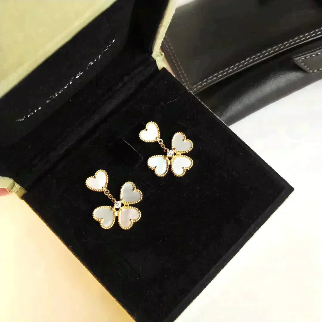 [sparkle Jewelry ]CLOVER SWEET WHITE MOP EARRINGS