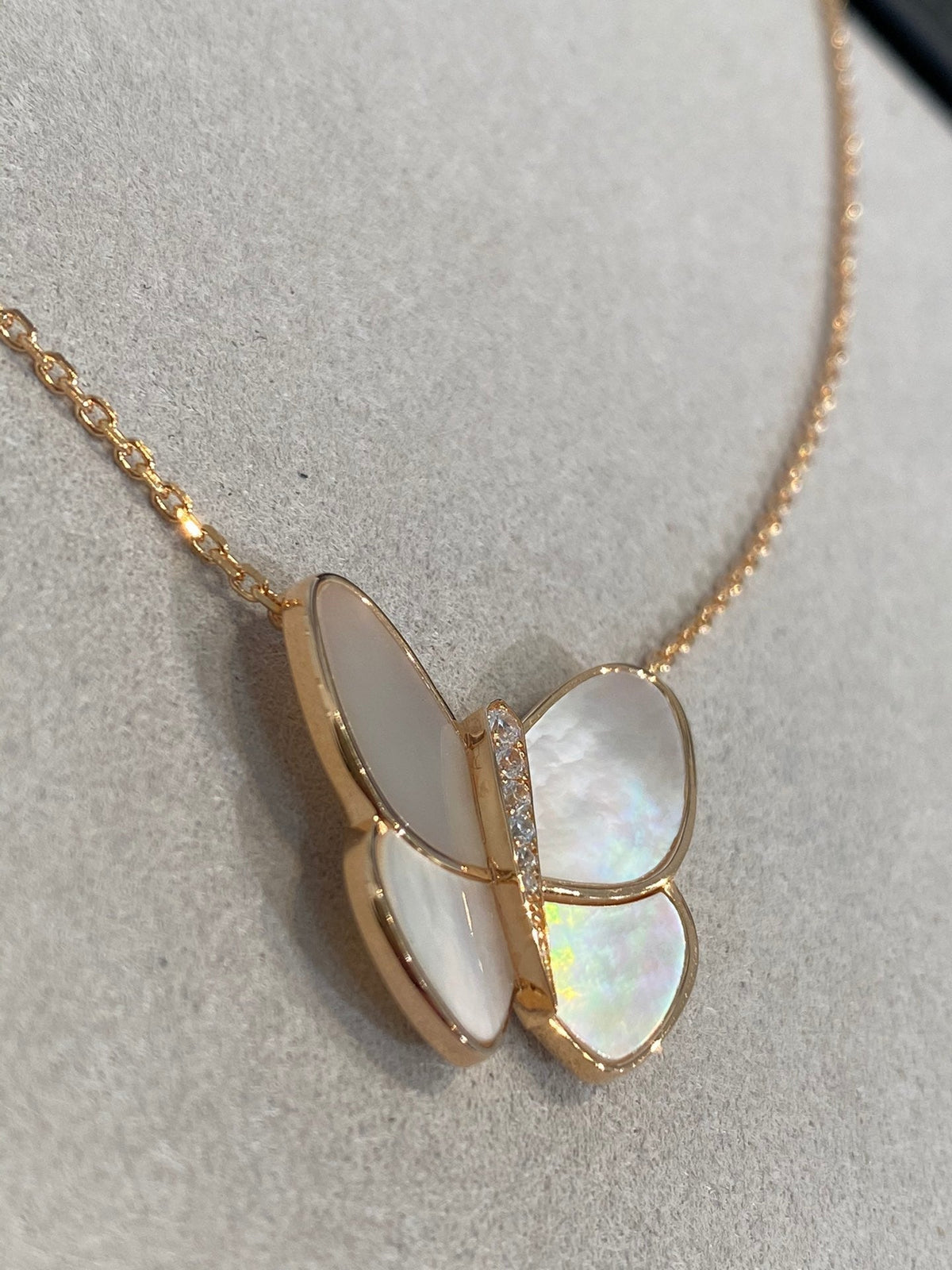 [sparkle Jewelry ]BUTTERFLY GOLD MOP DIAMOND NECKLACE