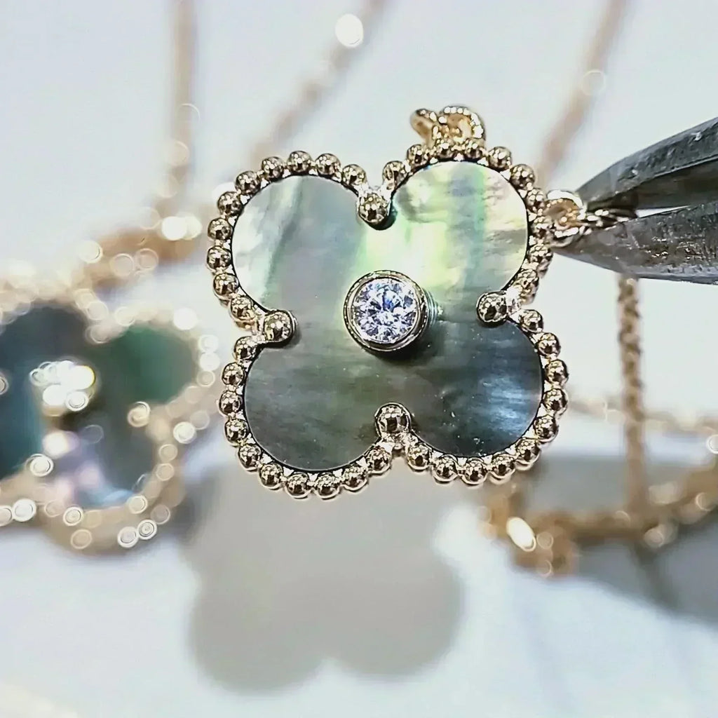 [sparkle Jewelry ]CLOVER 15MM DIAMOND AND MOTHER-OF-GREY NECKLACE