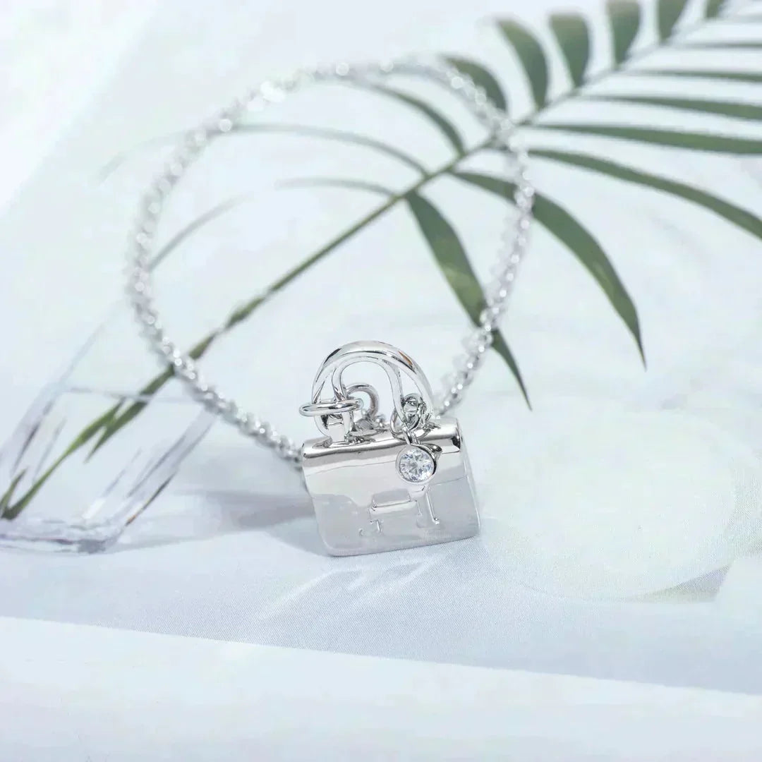 [sparkle Jewelry ]AMULETTE PEDANT SILVER NECKLACE
