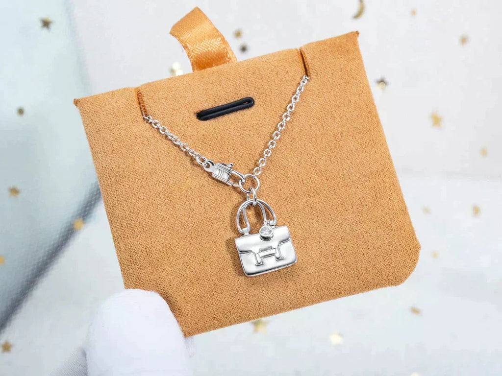 [sparkle Jewelry ]AMULETTE PEDANT SILVER NECKLACE