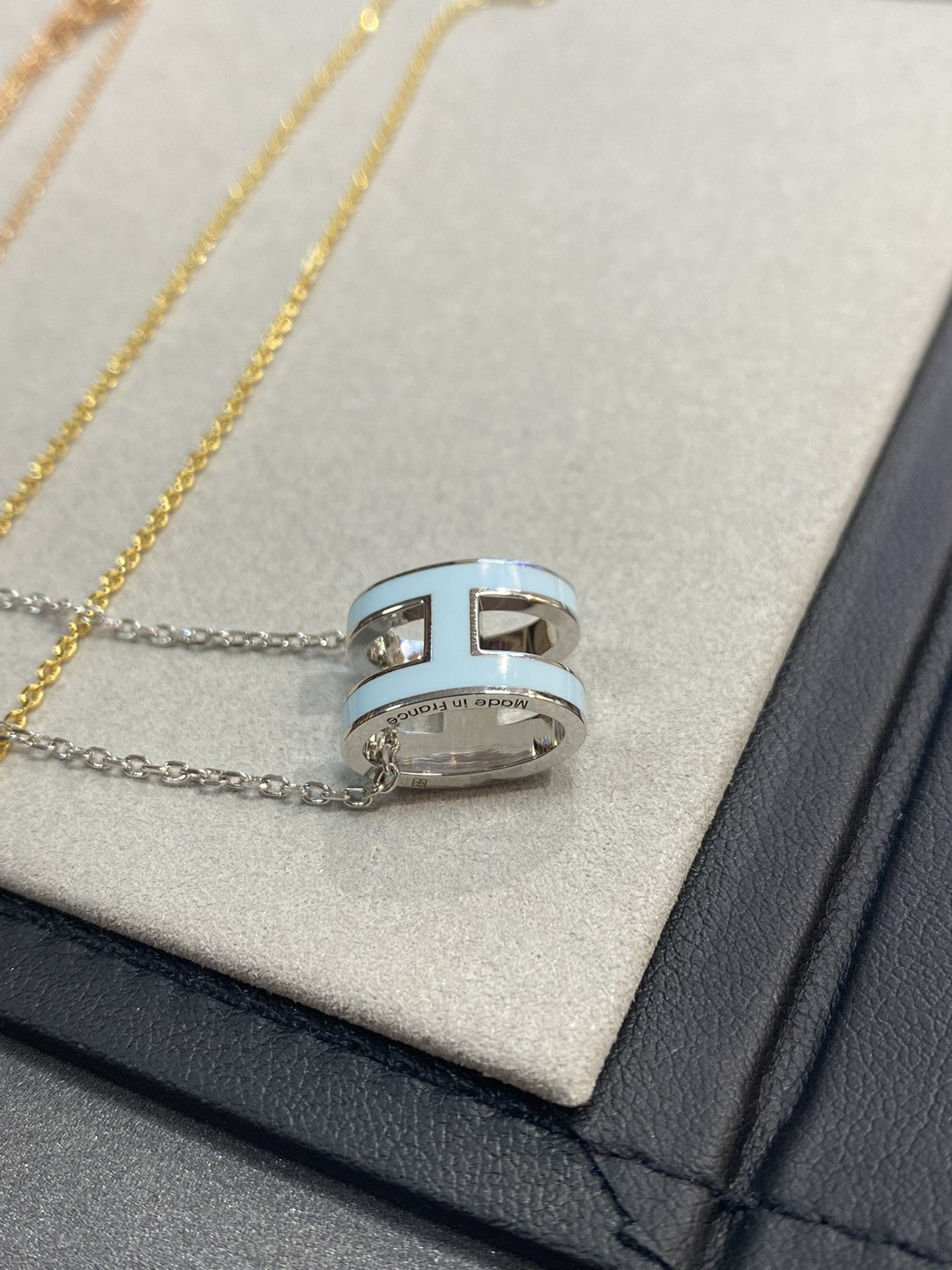 [Sparkle]POP H LIGHT BLUE NECKLACE