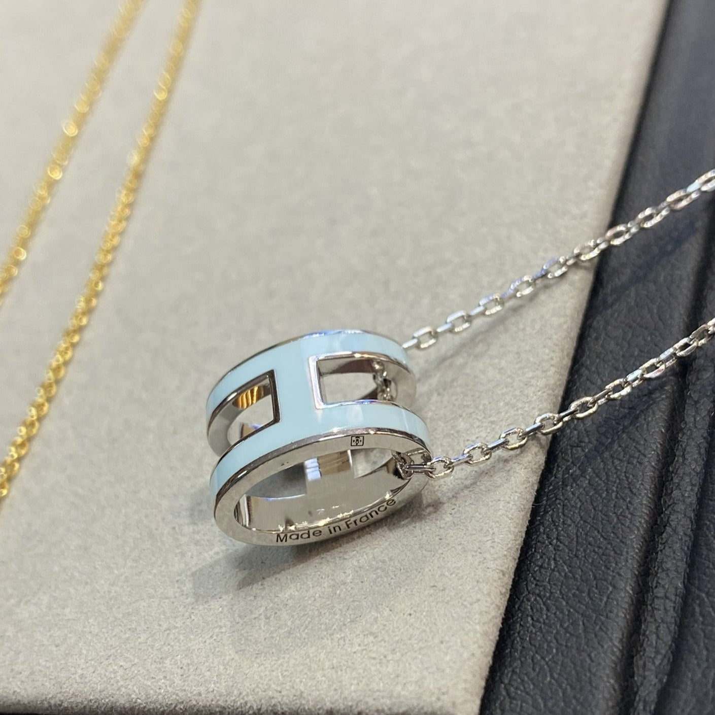 [Sparkle]POP H LIGHT BLUE NECKLACE