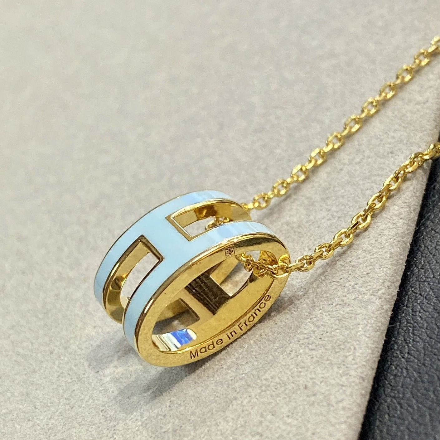 [Sparkle]POP H LIGHT BLUE NECKLACE