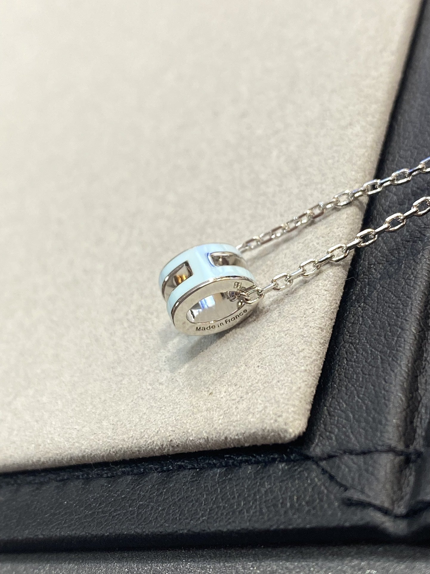 [Sparkle]POP H LIGHT BLUE NECKLACE