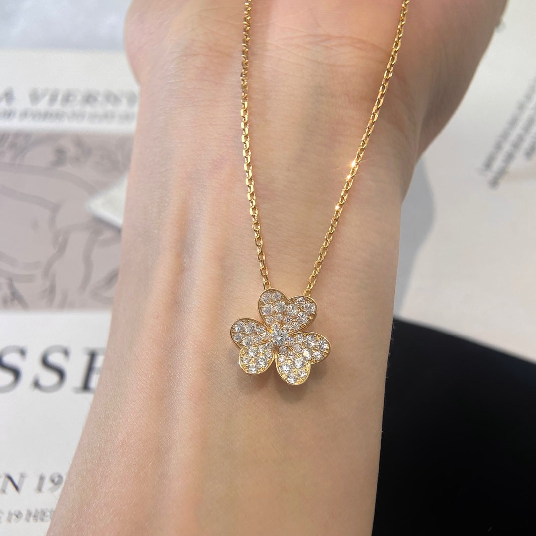 [sparkle Jewelry ]FLOWER DIAMOND NECKLACE