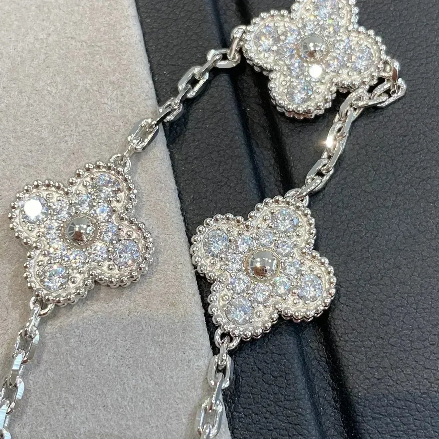 [Sparkle]Armband LUCKY CLOVER 5 Motive – VOLLSTÄNDIG MIT DIAMANTEN BESETZT