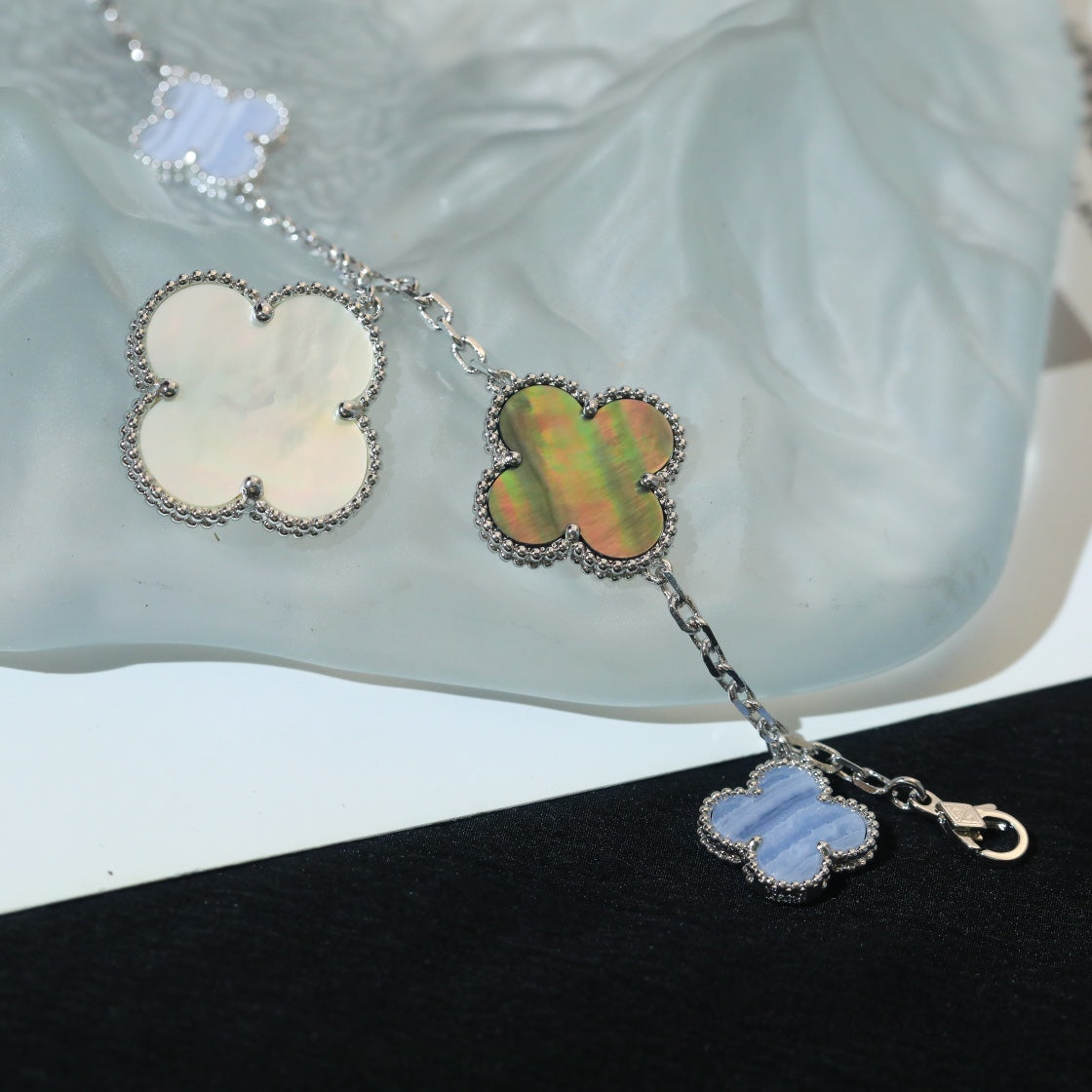 [sparkle Jewelry ]CLOVER BRACELET 5 MOTIFS MOP CHALCEDONY SILVER