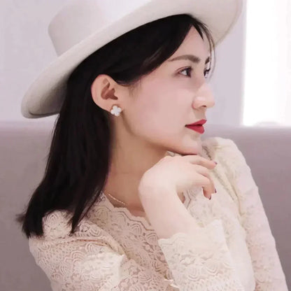[sparkle Jewelry ]CLOVER MEDIUM 1 MOTIFS  WHITE MOP STUD EARRINGS
