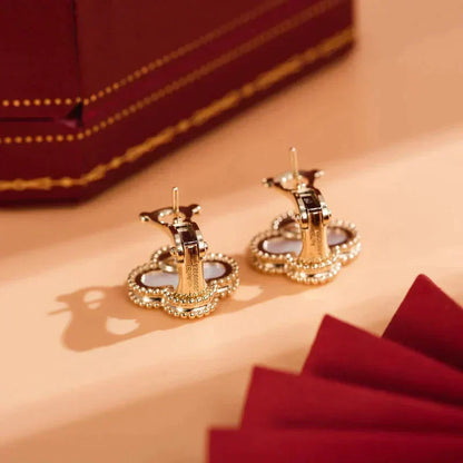 [sparkle Jewelry ]CLOVER MEDIUM 1 MOTIFS  WHITE MOP STUD EARRINGS