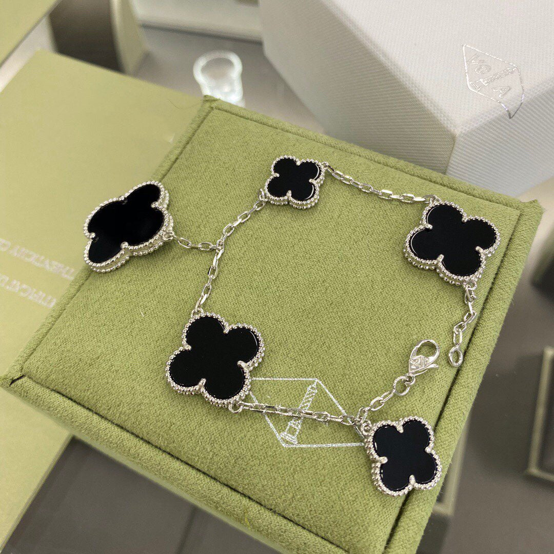 [sparkle Jewelry ]CLOVER 5 MOTIFS SIVLER ONYX BRACELET