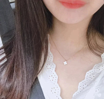 [sparkle Jewelry ]CLOVER MINI 9.5MM WHITE MOTHER-OF-PEARL NECKLACE