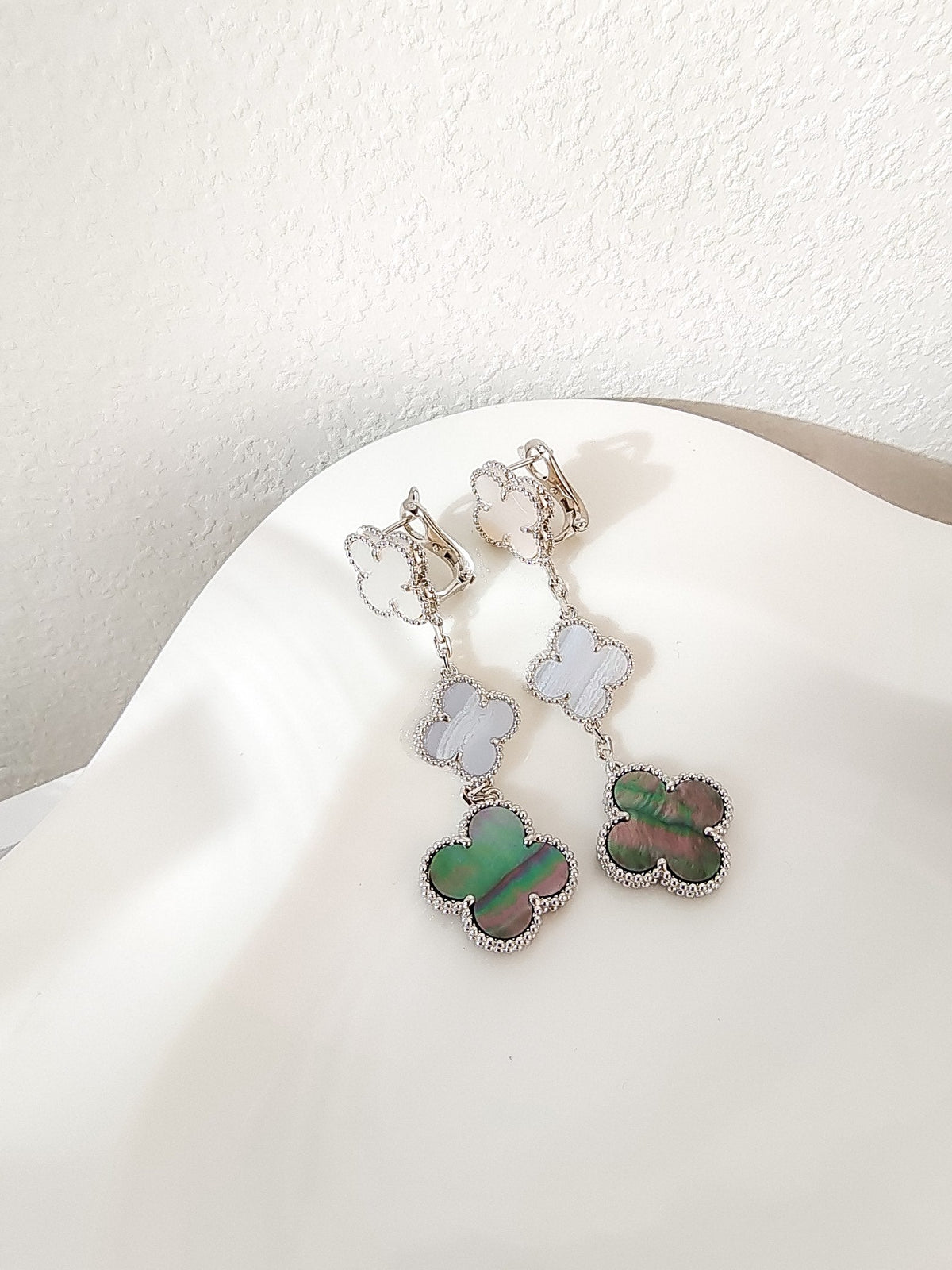 [sparkle Jewelry ]CLOVER 3 MOTIFS CHALCEDONY DARK MOP SILVER EARRINGS