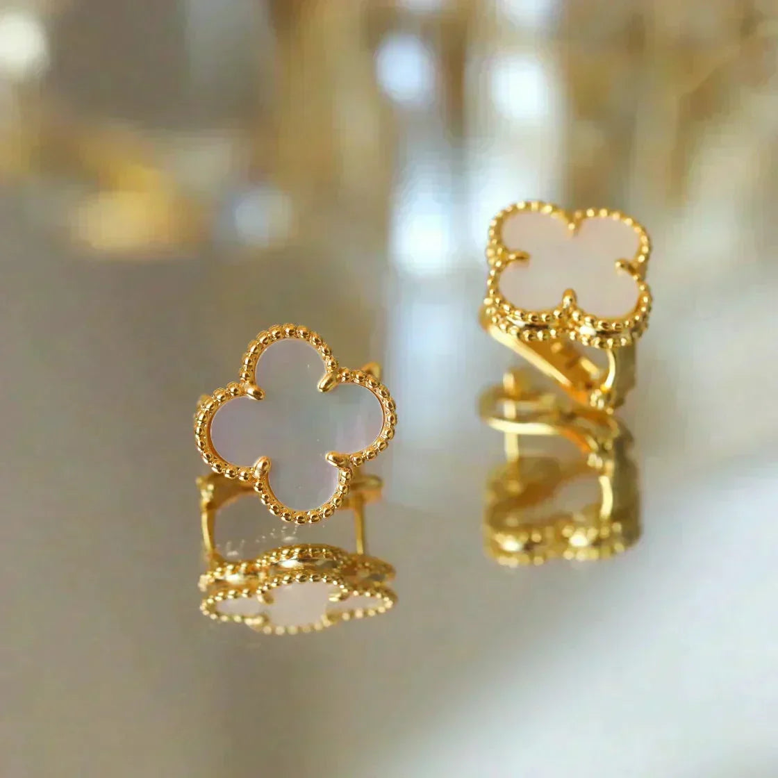 [sparkle Jewelry ]CLOVER MEDIUM 1 MOTIFS  WHITE MOP STUD EARRINGS