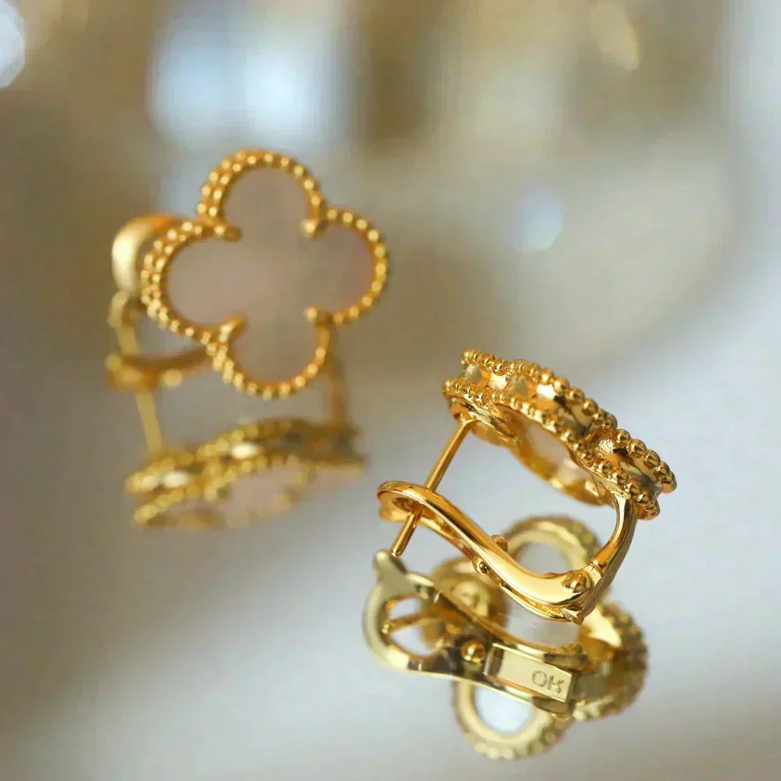 [sparkle Jewelry ]CLOVER MEDIUM 1 MOTIFS  WHITE MOP STUD EARRINGS