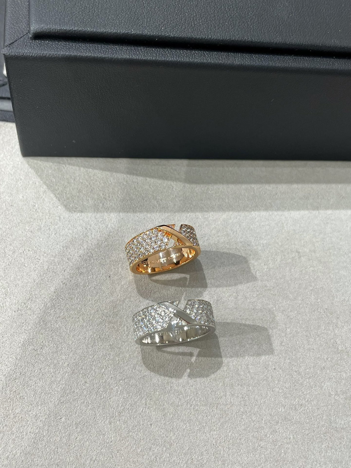 [sparkle Jewelry ]LIENS EVIDENCE  DIAMOND PAVED RING