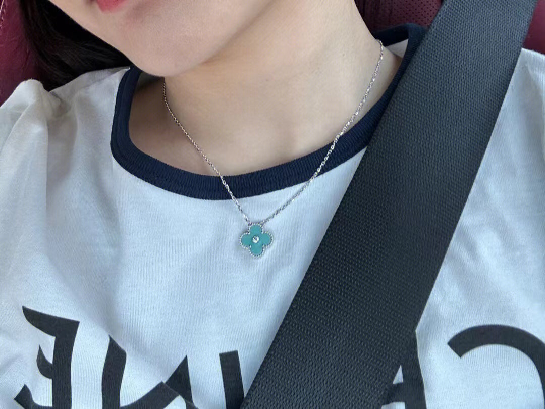[sparkle Jewelry ]CLOVER 1 DIAMOND LIGHT BLUE SILVER NECKLACE