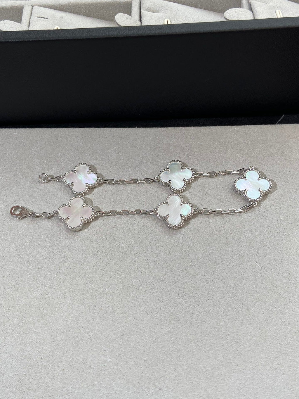 [sparkle Jewelry ]CLOVER WHITE PEARL MOP 5 MOTIF BRACELET COLLECTION