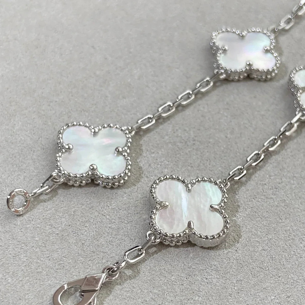 [Sparkle]LUCKY CLOVER 5モチーフ ブレスレット - マザーオブパール コレクション