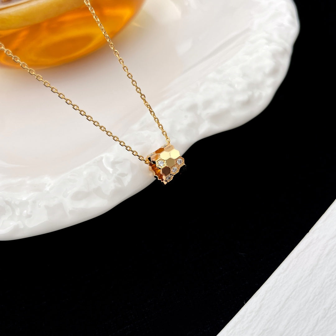 [sparkle Jewelry ]BEE MINI PEDANT DIAMOND NECKLACE