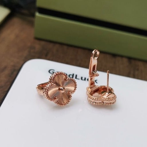 [sparkle Jewelry ]CLOVER MEDIUM STUD EARRINGS