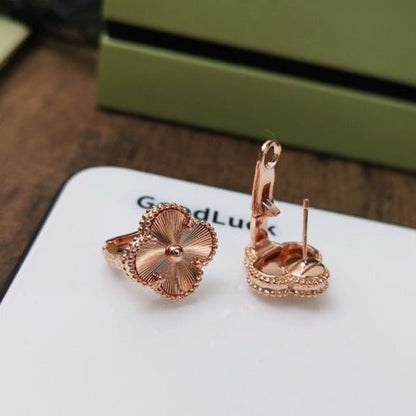 [sparkle Jewelry ]CLOVER MEDIUM STUD EARRINGS