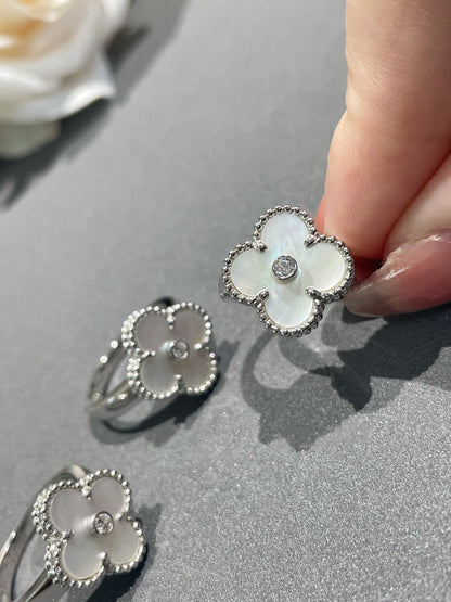 [sparkle Jewelry ]CLOVER SILVER MOP DIAMOND RING