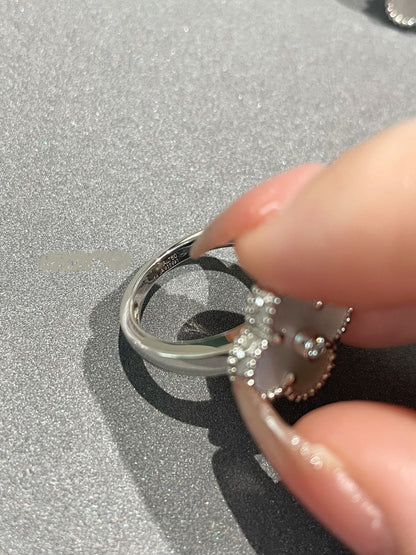 [sparkle Jewelry ]CLOVER SILVER MOP DIAMOND RING