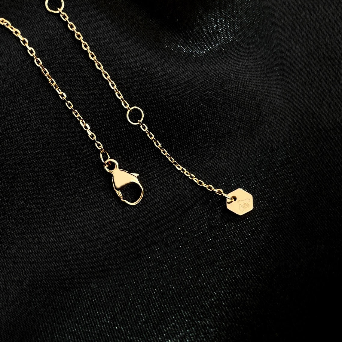[sparkle Jewelry ]BEE MINI NECKLACE