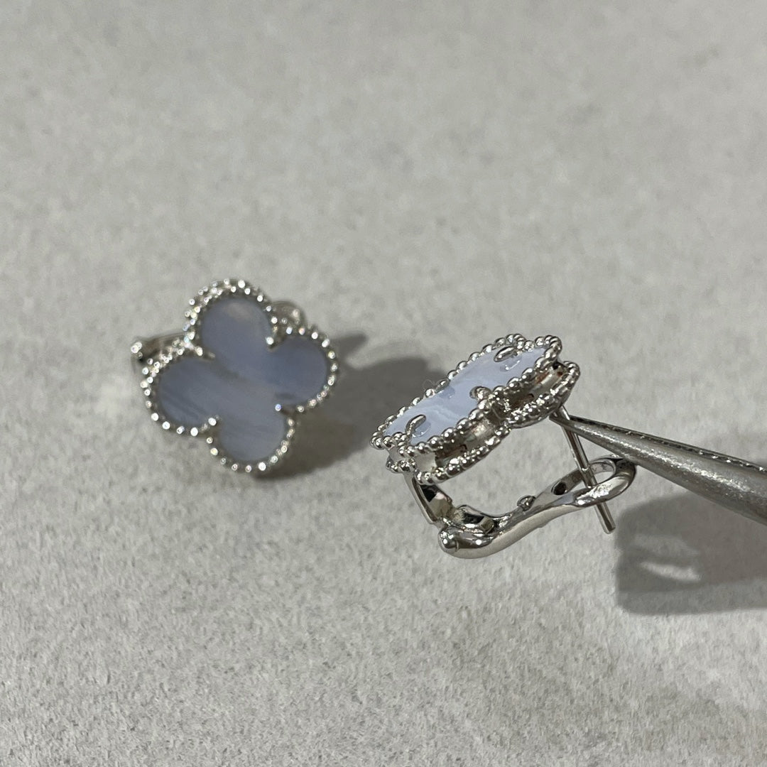 [sparkle Jewelry ]CLOVER CHALCEDONY SILVER STUD EARRINGS