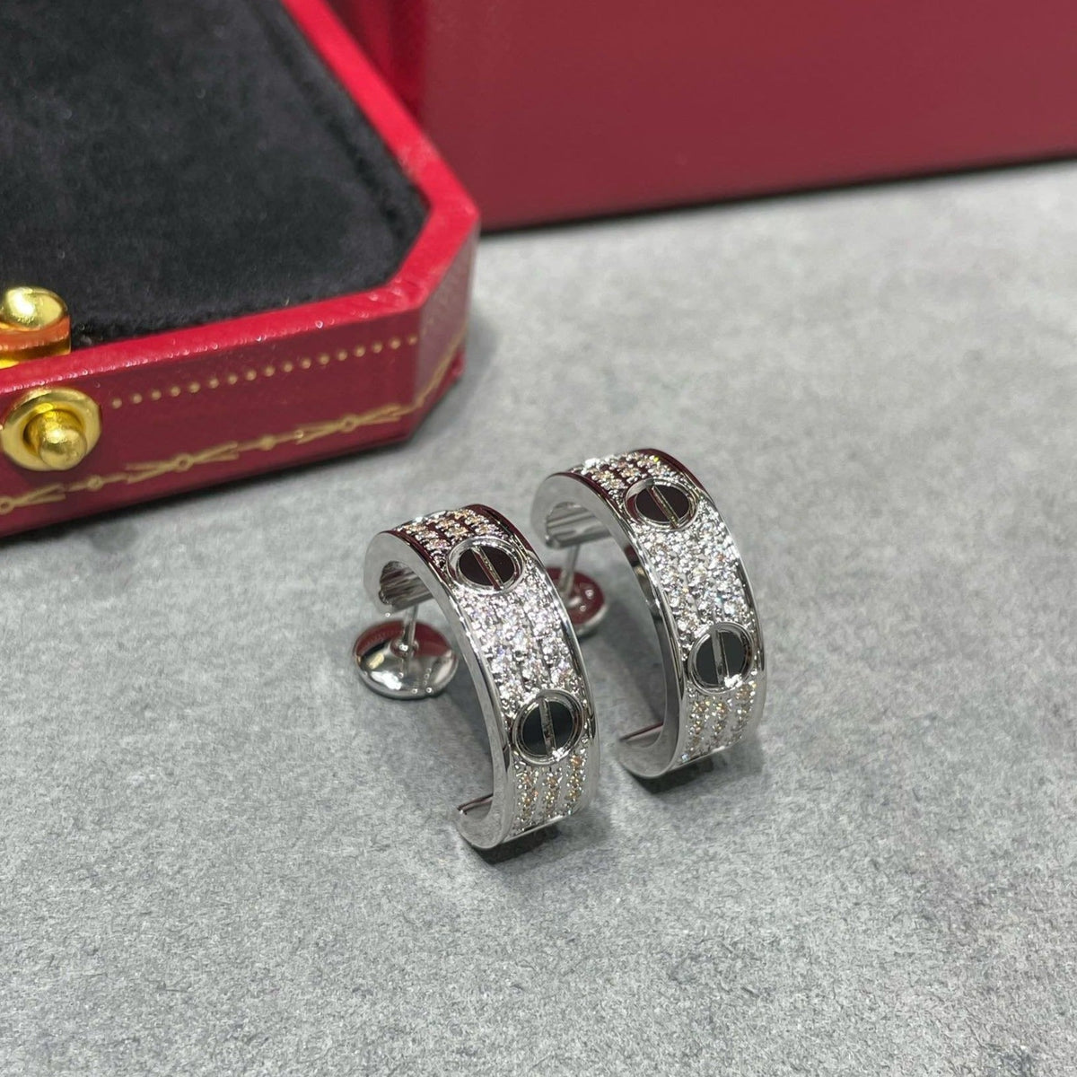 [sparkle Jewelery]LOVE CERAMIC DIAMOND PAVED SILVER EARRINGS