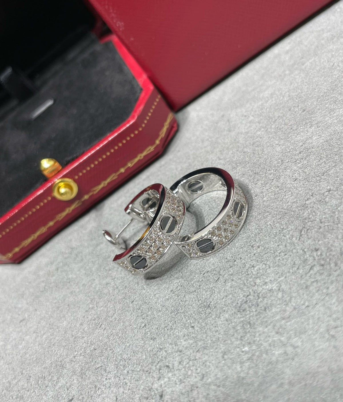 [sparkle Jewelery]LOVE CERAMIC DIAMOND PAVED SILVER EARRINGS