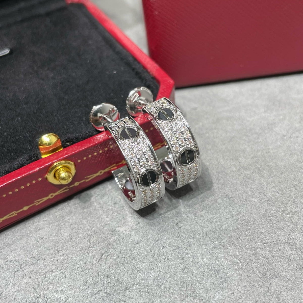 [sparkle Jewelery]LOVE CERAMIC DIAMOND PAVED SILVER EARRINGS
