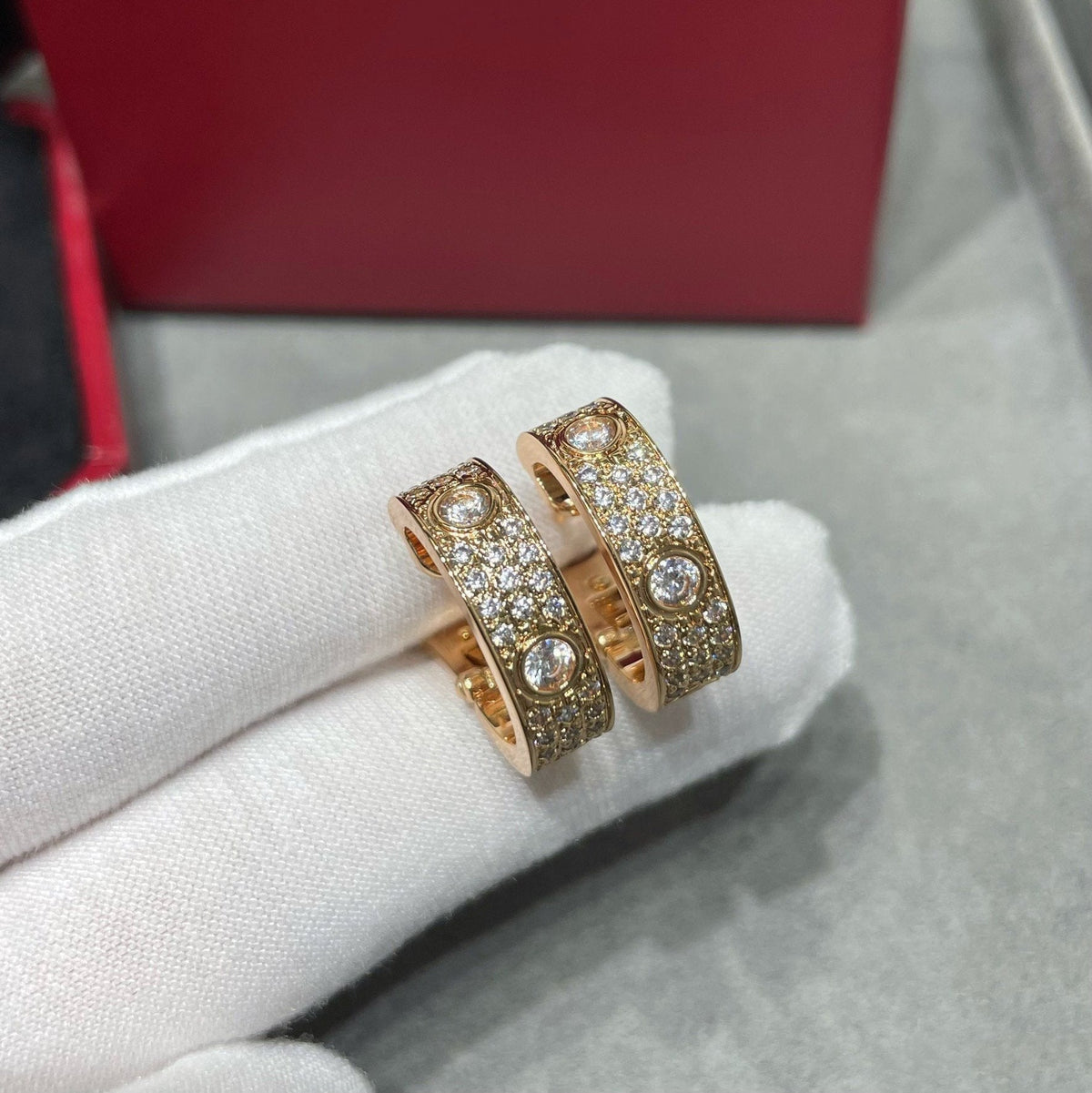 [sparkle Jewelery]LOVE 5.5MM DIAMOND PAVED EARRINGS