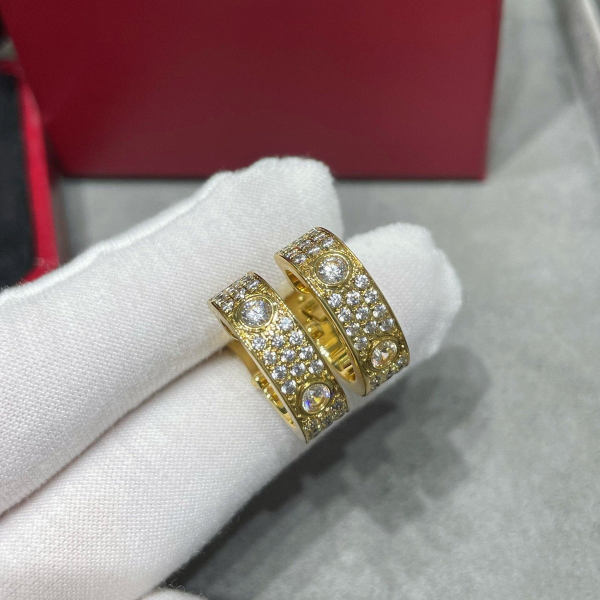 [sparkle Jewelery]LOVE 5.5MM DIAMOND PAVED EARRINGS