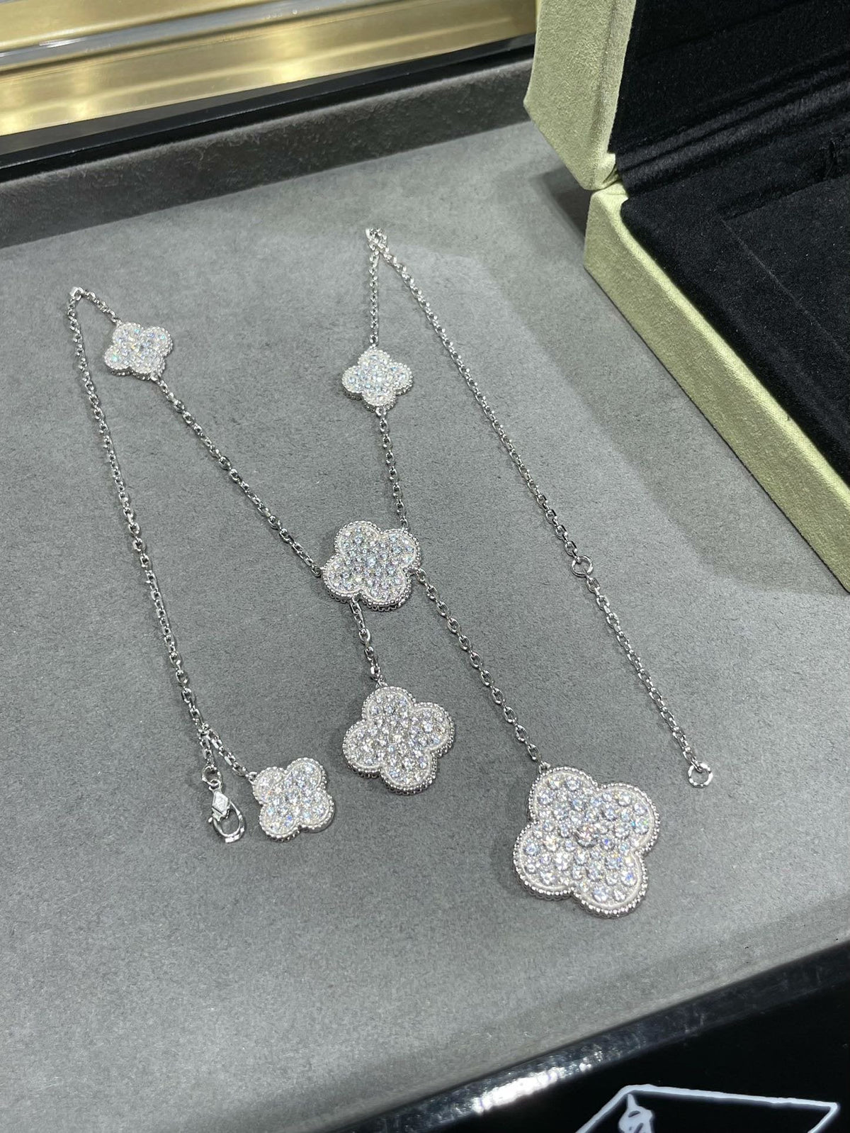 [sparkle Jewelry ]CLOVER 6 MOTIF DIAMOND PAVED NECKLACE