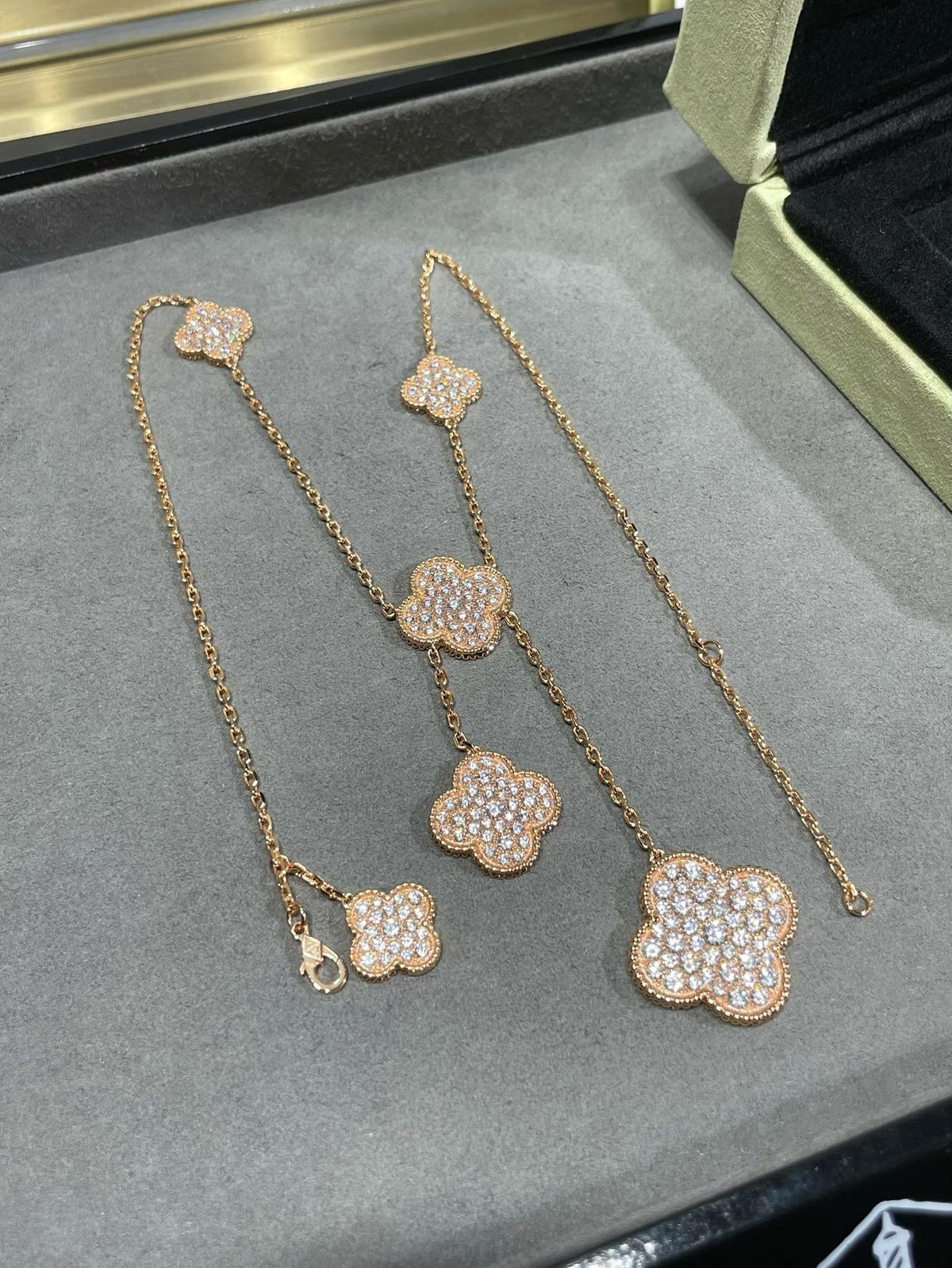 [sparkle Jewelry ]CLOVER 6 MOTIF DIAMOND PAVED NECKLACE