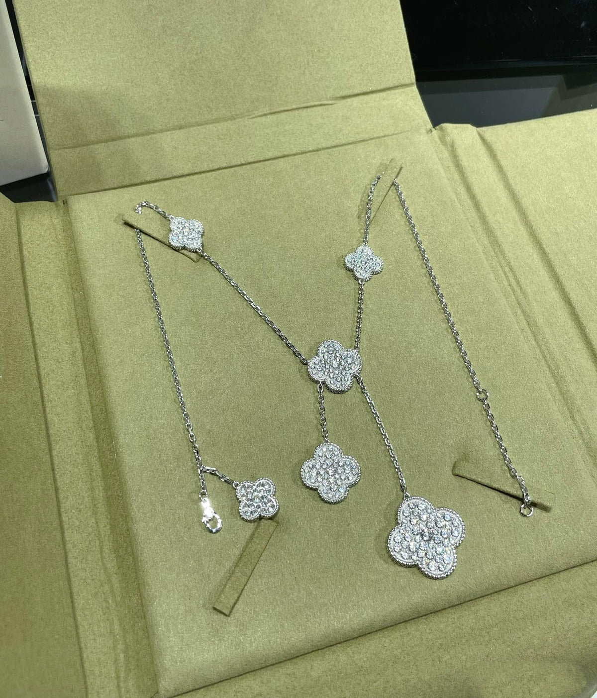 [sparkle Jewelry ]CLOVER 6 MOTIF DIAMOND PAVED NECKLACE