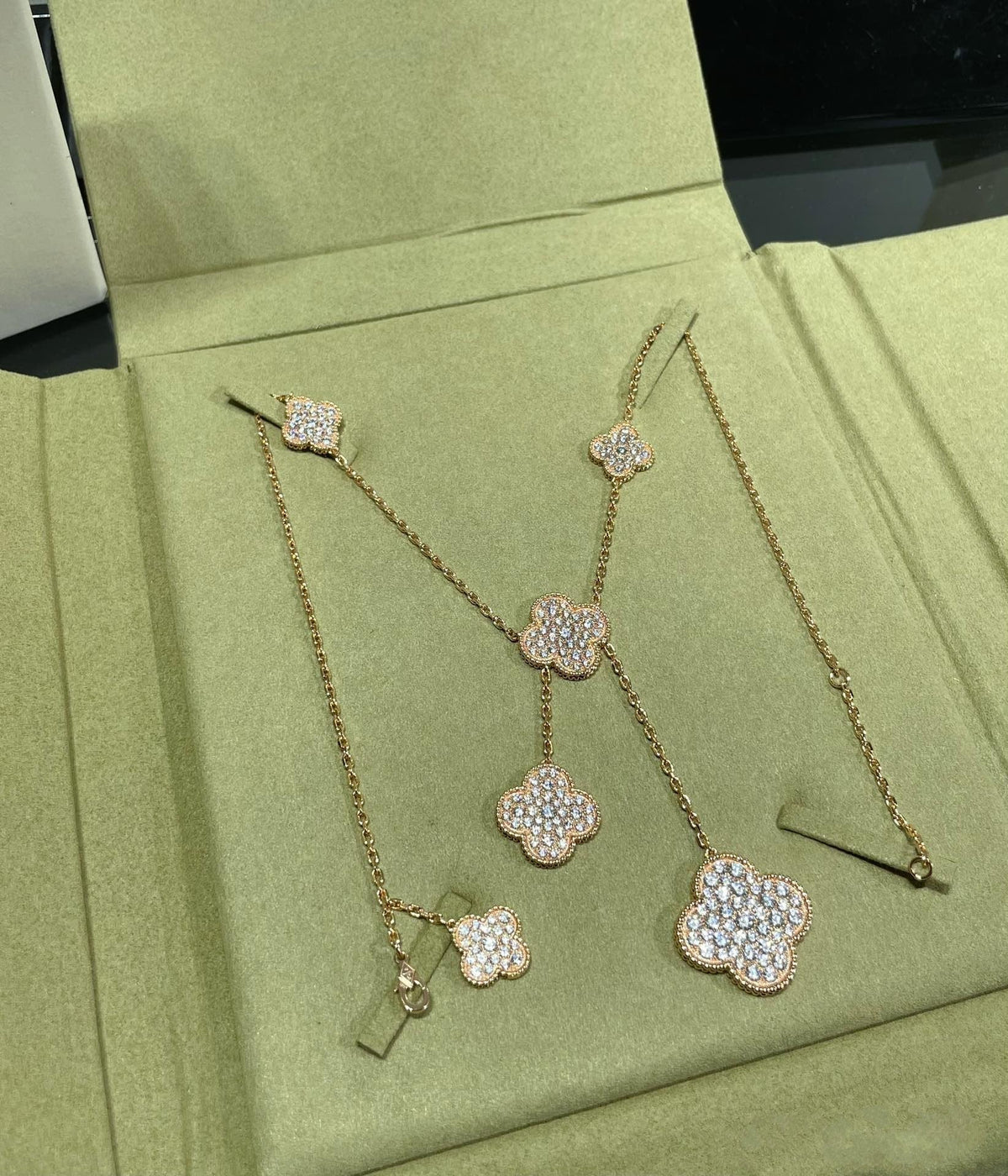 [sparkle Jewelry ]CLOVER 6 MOTIF DIAMOND PAVED NECKLACE