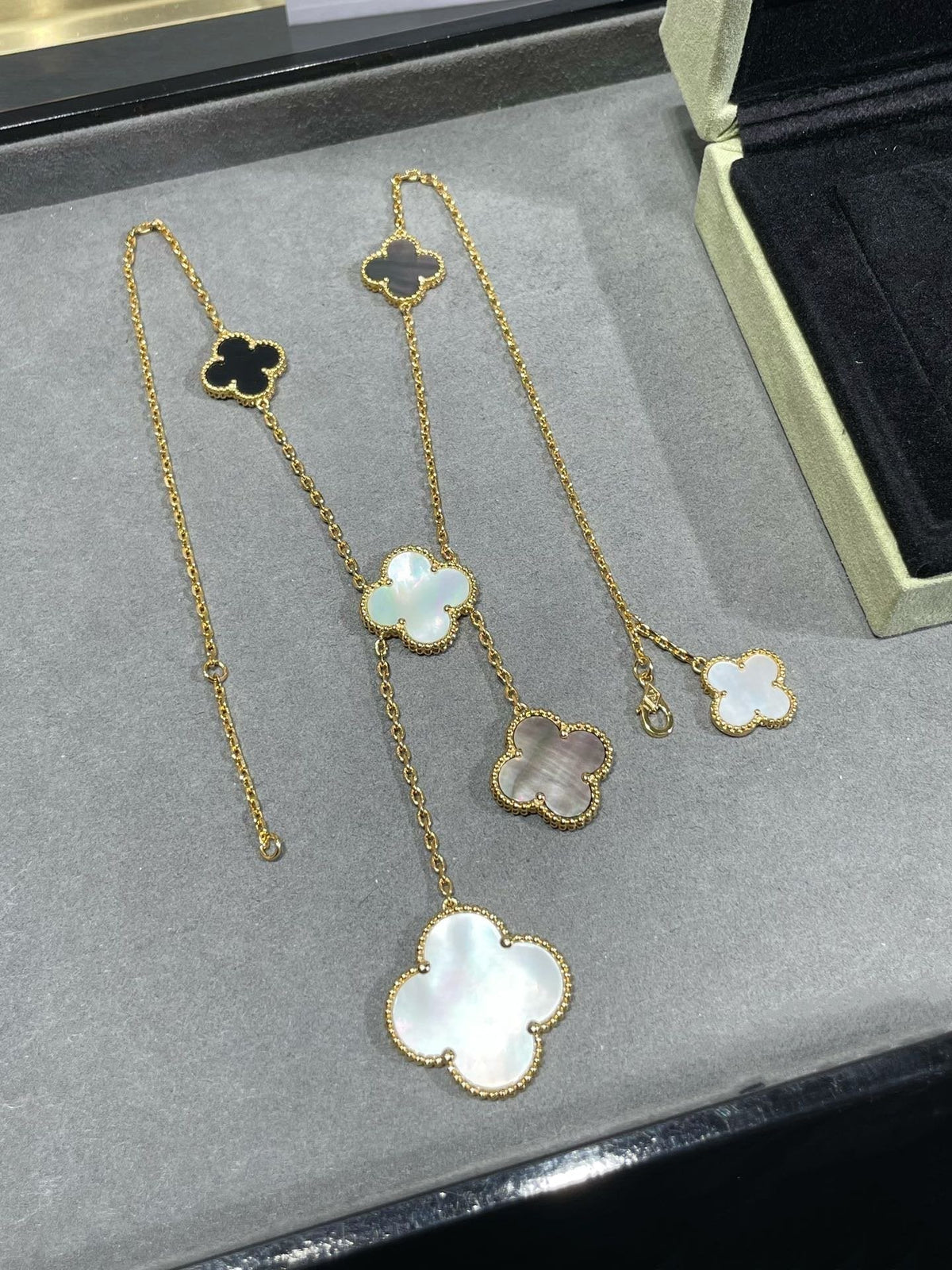 [sparkle Jewelry ]CLOVER 6 MOTIF MOP ONYX GOLD NECKLACE